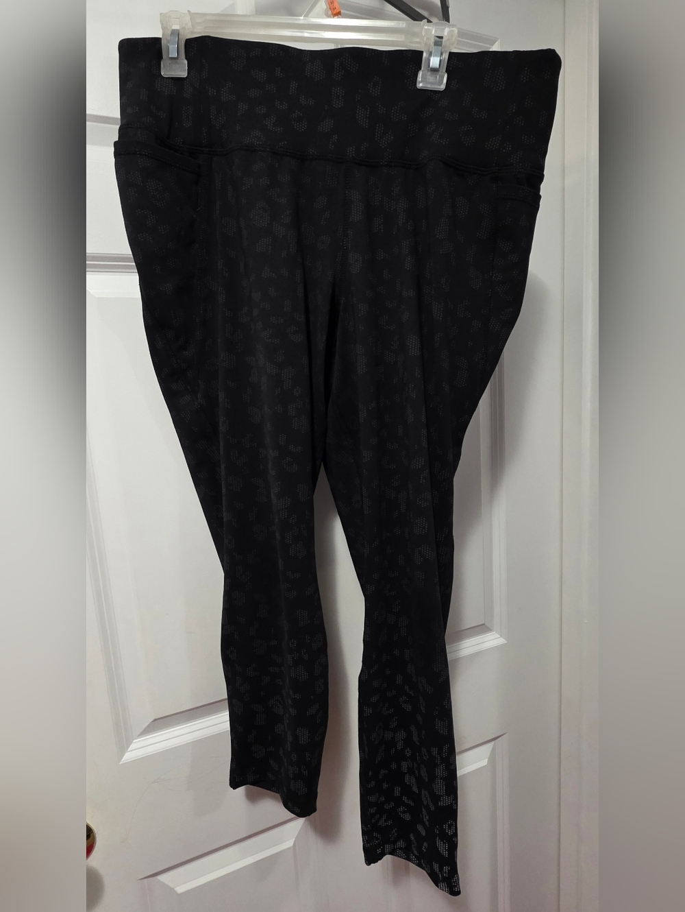 Livi Active Black Subtle Print High-Rise Leggings